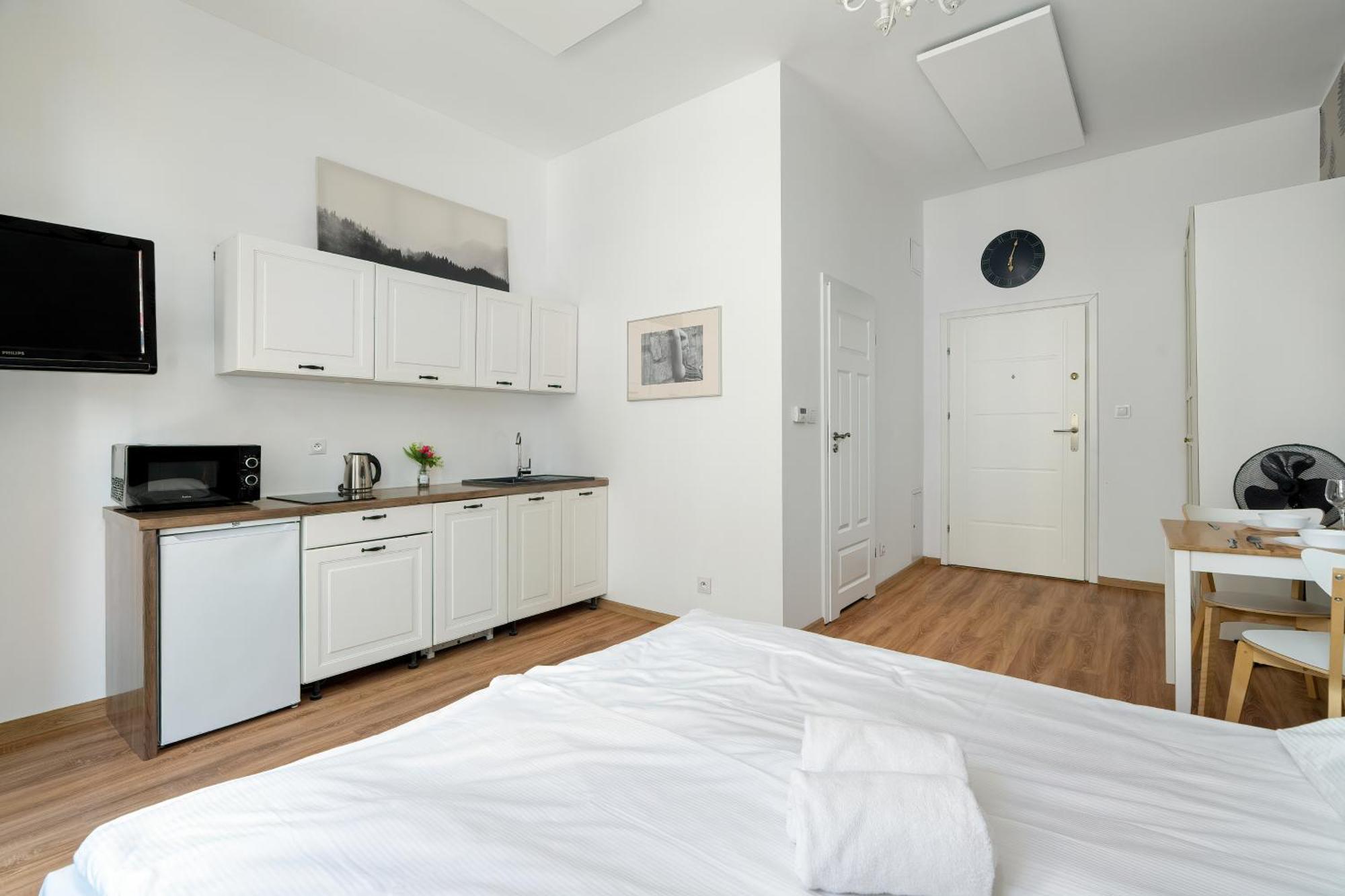 Cosy Very Berry In Close To The Park By Renters Apartment Poznan
